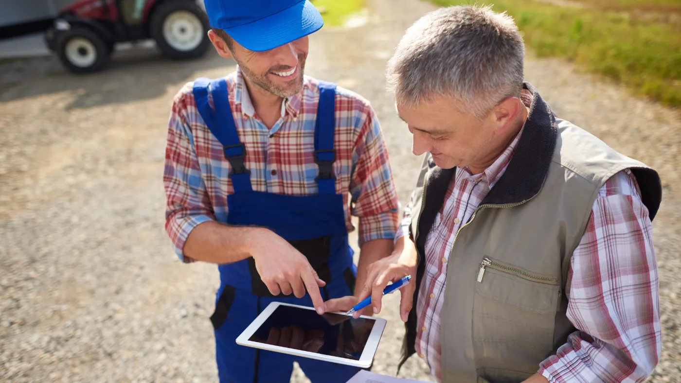 Contractor reading auto-reply message