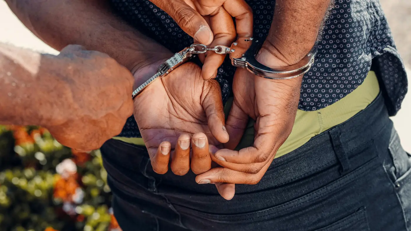 Symbolic image of handcuffs representing theft accusation and legal risk
